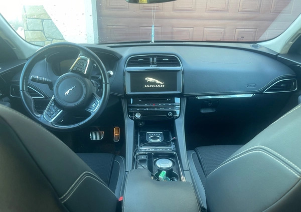 Jaguar F-Pace cena 95000 przebieg: 129000, rok produkcji 2018 z Bardo małe 154